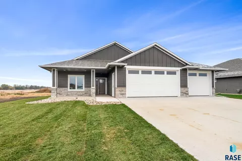 325 E 8th St, Tea, SD 57064