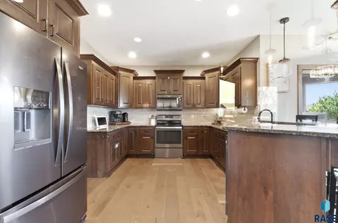 Kitchen - S Durango Cir, Sioux Falls, SD 57110 photo 4 of 11
