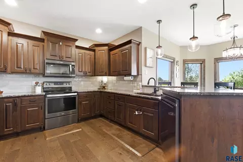 Kitchen - S Durango Cir, Sioux Falls, SD 57110 photo 7 of 11
