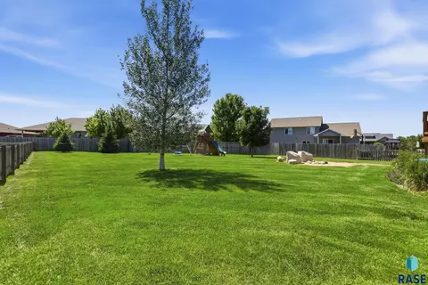 Exterior - S Durango Cir, Sioux Falls, SD 57110 photo 13 of 16