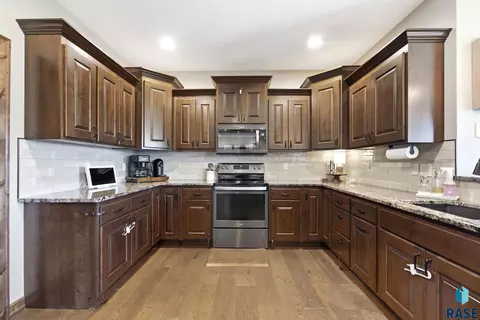 Kitchen - S Durango Cir, Sioux Falls, SD 57110 photo 5 of 11