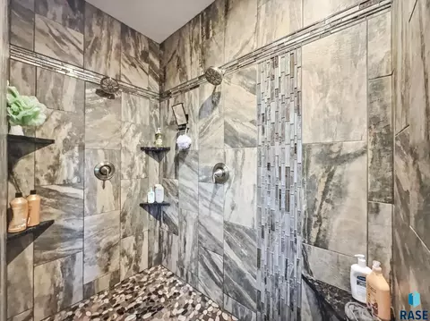 Bath - S Durango Cir, Sioux Falls, SD 57110 photo 2 of 3