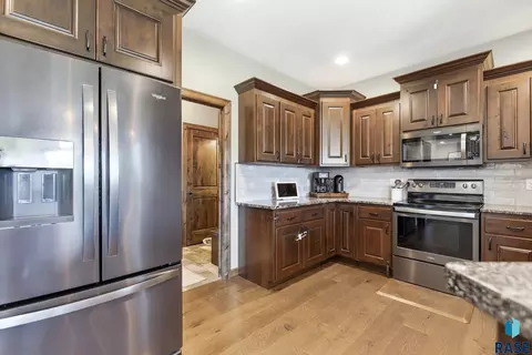 Kitchen - S Durango Cir, Sioux Falls, SD 57110 photo 3 of 11