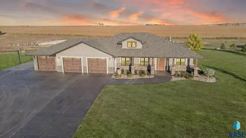 27272 390th Ave, Corsica, SD 57328