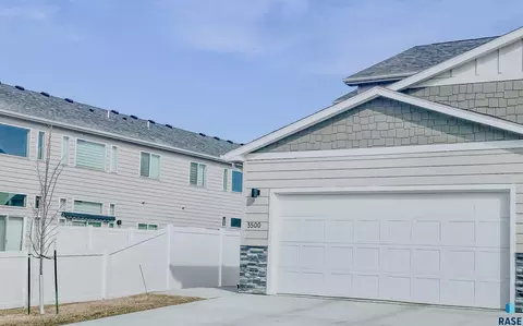 3500 S Chalice Pl, Sioux Falls, SD 57106