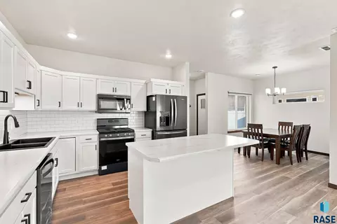 Kitchen - 3500 S Chalice Pl, Sioux Falls, SD 57106 photo 2 of 2