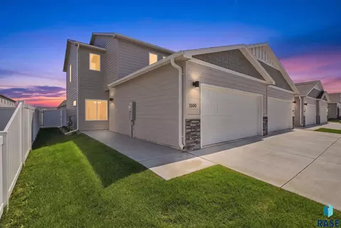 3500 S Chalice Pl, Sioux Falls, SD 57106