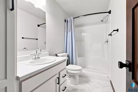 Bath - 3500 S Chalice Pl, Sioux Falls, SD 57106 photo 3 of 3