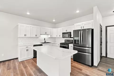 Kitchen - 3500 S Chalice Pl, Sioux Falls, SD 57106 photo 1 of 2
