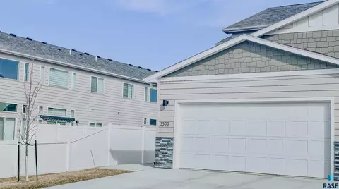 3500 S Chalice Pl, Sioux Falls, SD 57106