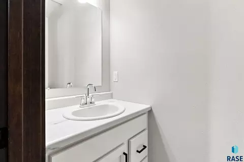 Bath - 3500 S Chalice Pl, Sioux Falls, SD 57106 photo 1 of 3