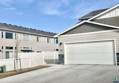 3500 S Chalice Pl, Sioux Falls, SD 57106