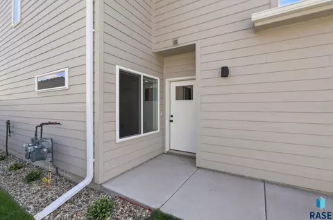 Exterior - 3500 S Chalice Pl, Sioux Falls, SD 57106 photo 3 of 4