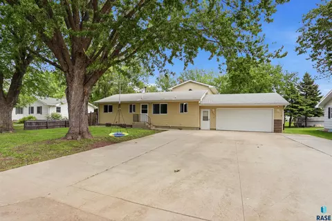 704 S Albert St, Freeman, SD 57029