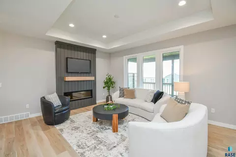 Living - 520 Quartzite Ave, Tea, SD 57064 photo 3 of 4