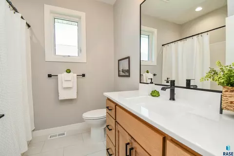 Bath - 520 Quartzite Ave, Tea, SD 57064 photo 4 of 4