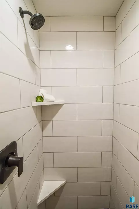 Bath - 520 Quartzite Ave, Tea, SD 57064 photo 3 of 4
