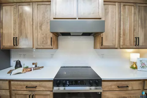 Kitchen - 520 Quartzite Ave, Tea, SD 57064 photo 6 of 6