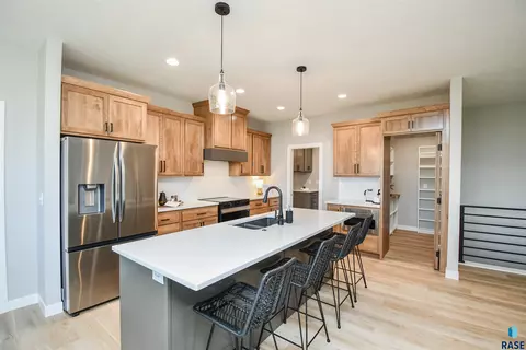 Kitchen - 520 Quartzite Ave, Tea, SD 57064 photo 3 of 6