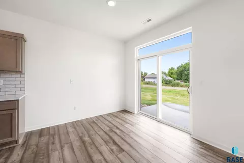 Dining - 6608 W Gresford Pl, Sioux Falls, SD 57106 photo 1 of 1