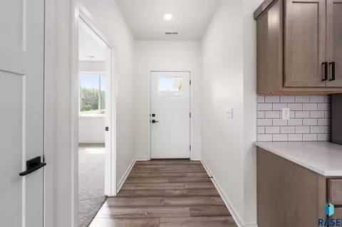 Entry Way - 6608 W Gresford Pl, Sioux Falls, SD 57106 photo 1 of 2