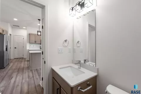 Entry Way - 6608 W Gresford Pl, Sioux Falls, SD 57106 photo 2 of 2