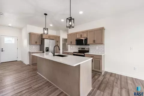Kitchen - 6608 W Gresford Pl, Sioux Falls, SD 57106 photo 1 of 5