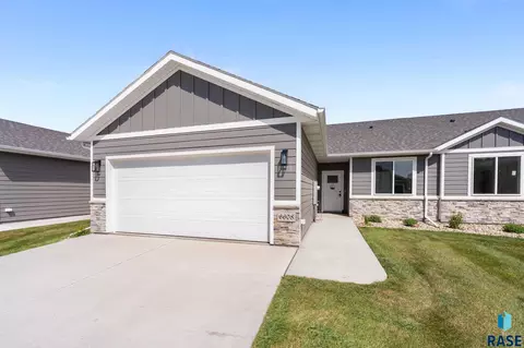 Exterior - 6608 W Gresford Pl, Sioux Falls, SD 57106 photo 2 of 4