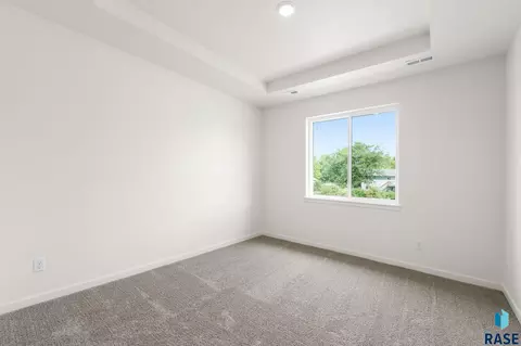 Bedroom - 6608 W Gresford Pl, Sioux Falls, SD 57106 photo 1 of 4