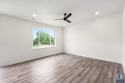Living - 6608 W Gresford Pl, Sioux Falls, SD 57106 photo 2 of 3