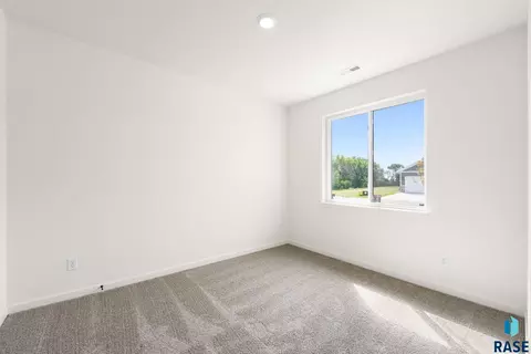 Bedroom - 6608 W Gresford Pl, Sioux Falls, SD 57106 photo 3 of 4
