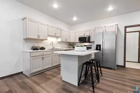 Kitchen - 5714 E Marley Pl, Sioux Falls, SD 57108 photo 2 of 2