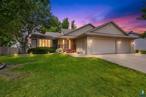 1805 S Lorne Ln, Sioux Falls, SD 57106