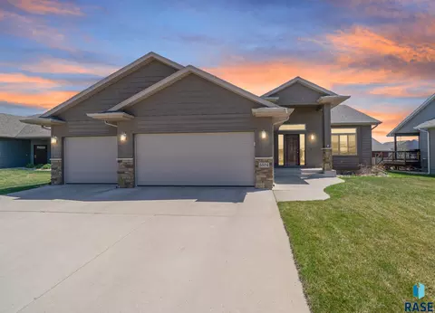 5504 S Solono Ave, Sioux Falls, SD 57108