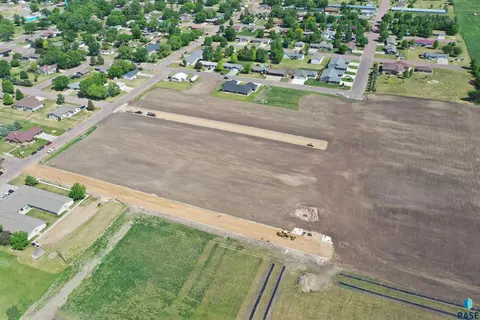 208 Colonial Dr, Salem, SD 57058 photo 2
