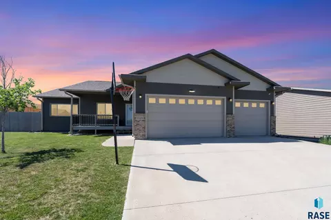 1529 E Gold Dust St, Sioux Falls, SD 57104