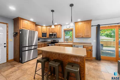 Kitchen - 201 S 5th Ave, Brandon, SD 57005 photo 6 of 6