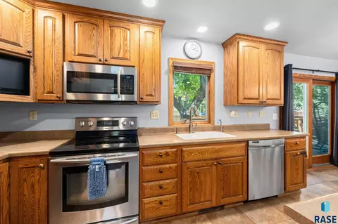 Kitchen - 201 S 5th Ave, Brandon, SD 57005 photo 5 of 6