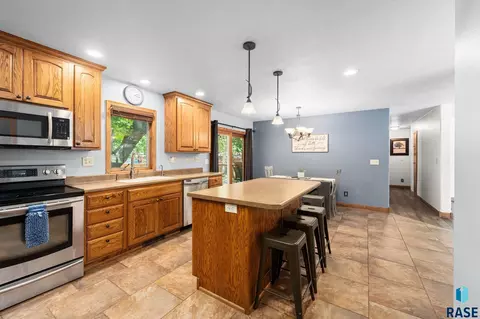 Kitchen - 201 S 5th Ave, Brandon, SD 57005 photo 4 of 6