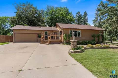 201 S 5th Ave, Brandon, SD 57005
