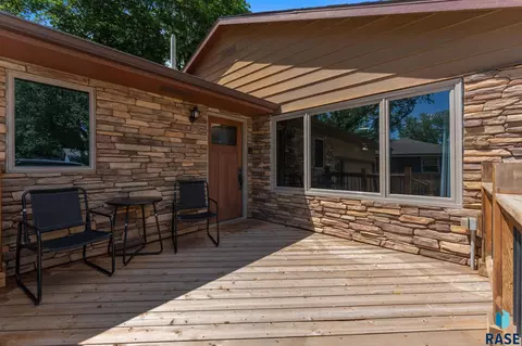Exterior - 201 S 5th Ave, Brandon, SD 57005 photo 2 of 28