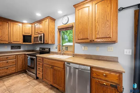 Kitchen - 201 S 5th Ave, Brandon, SD 57005 photo 2 of 6