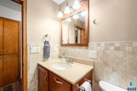 Bath - 201 S 5th Ave, Brandon, SD 57005 photo 4 of 5