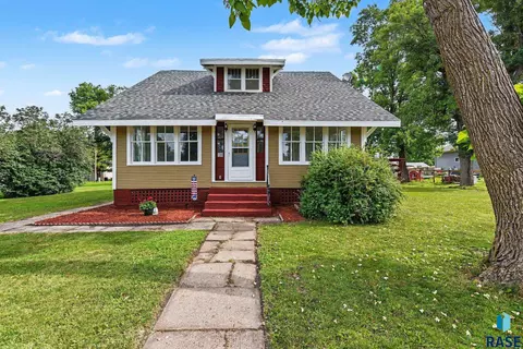 130 W 4th St, Ramona, SD 57054