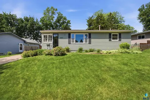 2601 S Van Eps Ave, Sioux Falls, SD 57105