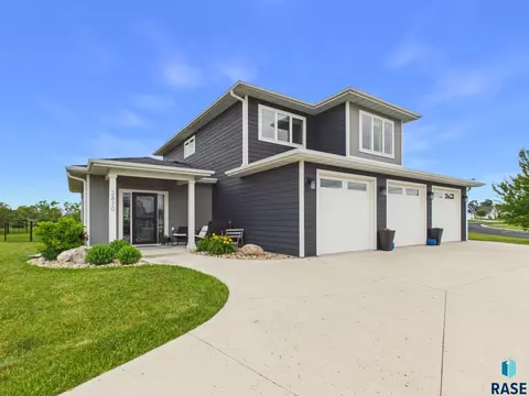 2820 Sweetgrass Dr, Brookings, SD 57006