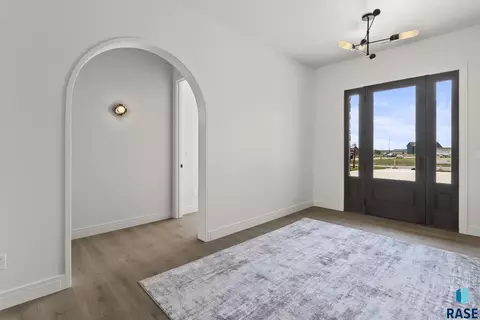 Entry Way - 3416 E Bronze Ln, Sioux Falls, SD 57110 photo 4 of 10