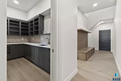 Entry Way - 3416 E Bronze Ln, Sioux Falls, SD 57110 photo 3 of 10