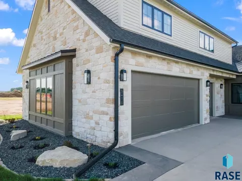 Exterior - 3416 E Bronze Ln, Sioux Falls, SD 57110 photo 9 of 11