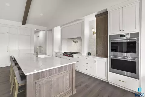 Kitchen - 3416 E Bronze Ln, Sioux Falls, SD 57110 photo 7 of 10